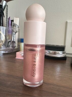 Rare Beauty Liquid Highlighter - Mesmerize